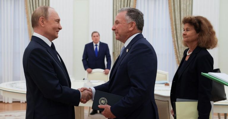 Trump propone reunión con Putin y Zelenski 