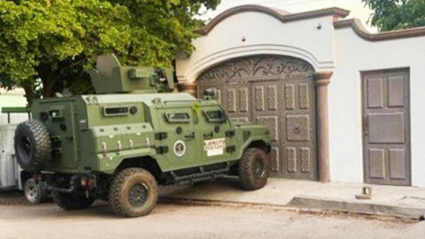 Catean casa usada por el narco en Ciudad Obregón; aseguran a joven, armas, droga y autos