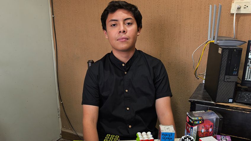 ¡Necesita tu apoyo! Adolescente de Ciudad Obregón desea ser el mejor armando el cubo Rubik