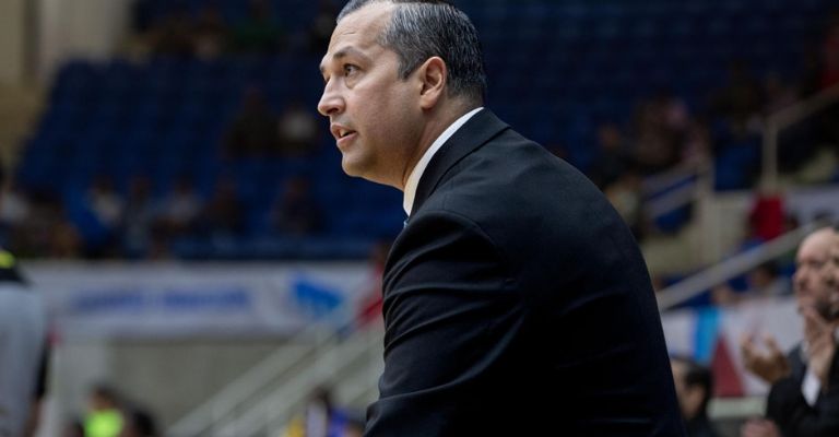 Omar Quintero reclama una jugada 