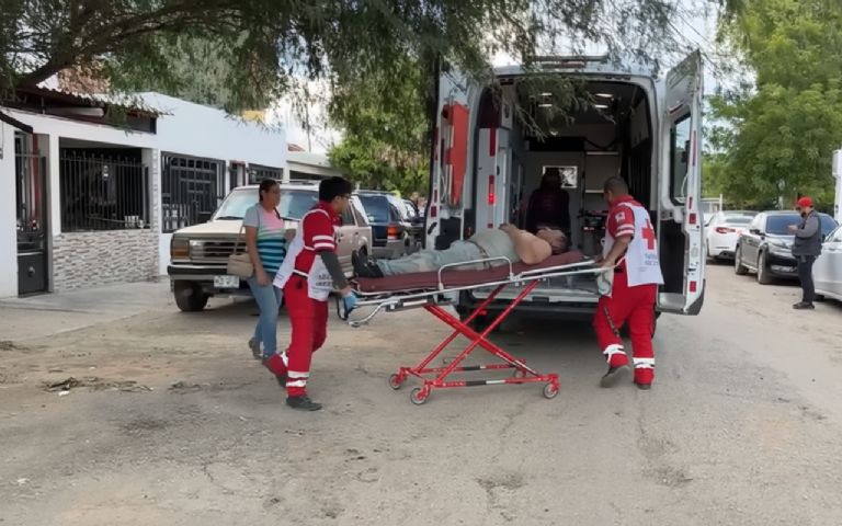 El momento en que la víctima es subida a la ambulancia
