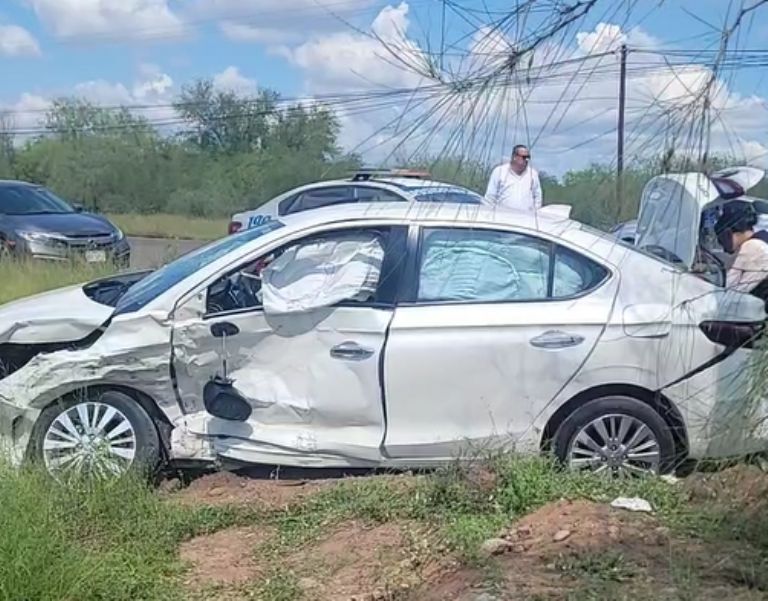 Ambos autos se salieron de la conta asfáltica tras el choque 