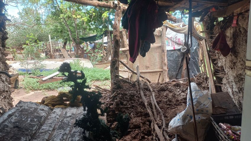 Vecinos de 'La Escalera' en Huatabampo viven en riesgo por daños a sus viviendas tras paso de 'Lorena'