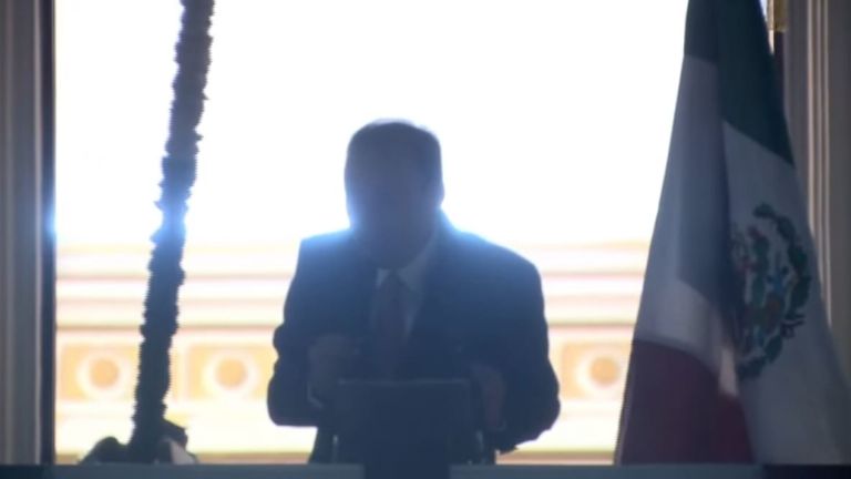 Sin importar la lluvia, Durazo salió a dar el Grito de Independencia