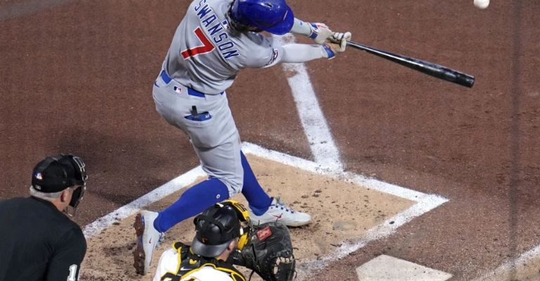 Swanson conecta doblete ante los Pirates