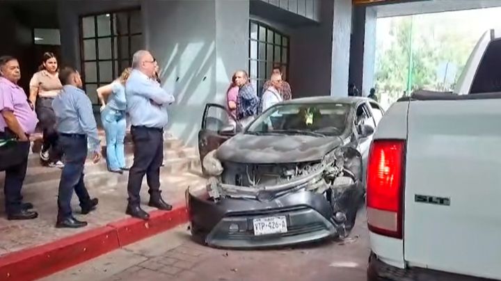 Fuerte choque en Hermosillo deja mujer lesionada y elevadas pérdidas; hay un funcionario implicado