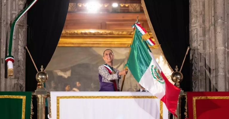 Claudia reivindica a las heroínas en su primer Grito de Independencia