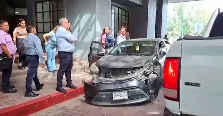 Fuerte choque en Hermosillo deja mujer lesionada 