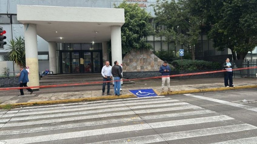 (VIDEO) Por amenaza de BOMBA en la UNAM desalojan a estudiantes de Economía y Derecho