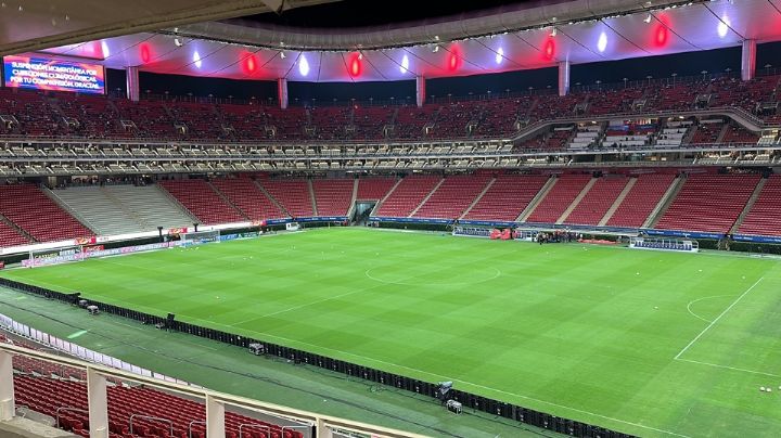 FIFA reconoce al Estadio Akron por su césped luego de las inundaciones en el Chivas vs Tigres