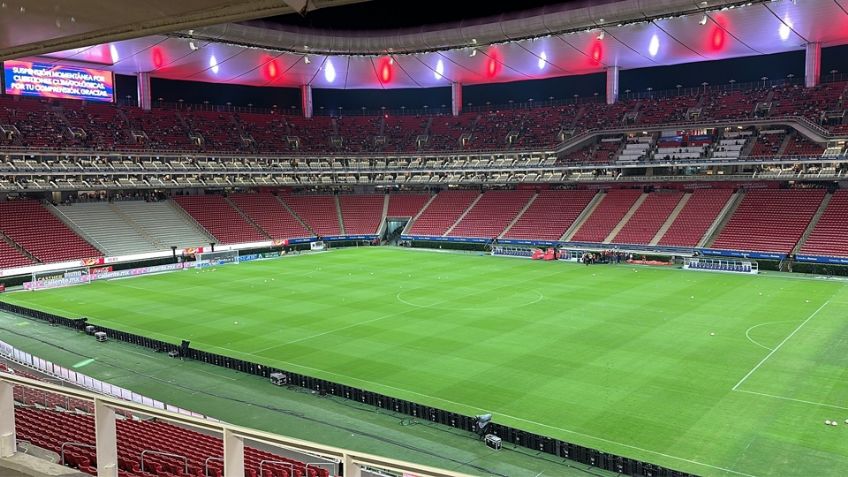 FIFA reconoce al Estadio Akron por su césped luego de las inundaciones en el Chivas vs Tigres