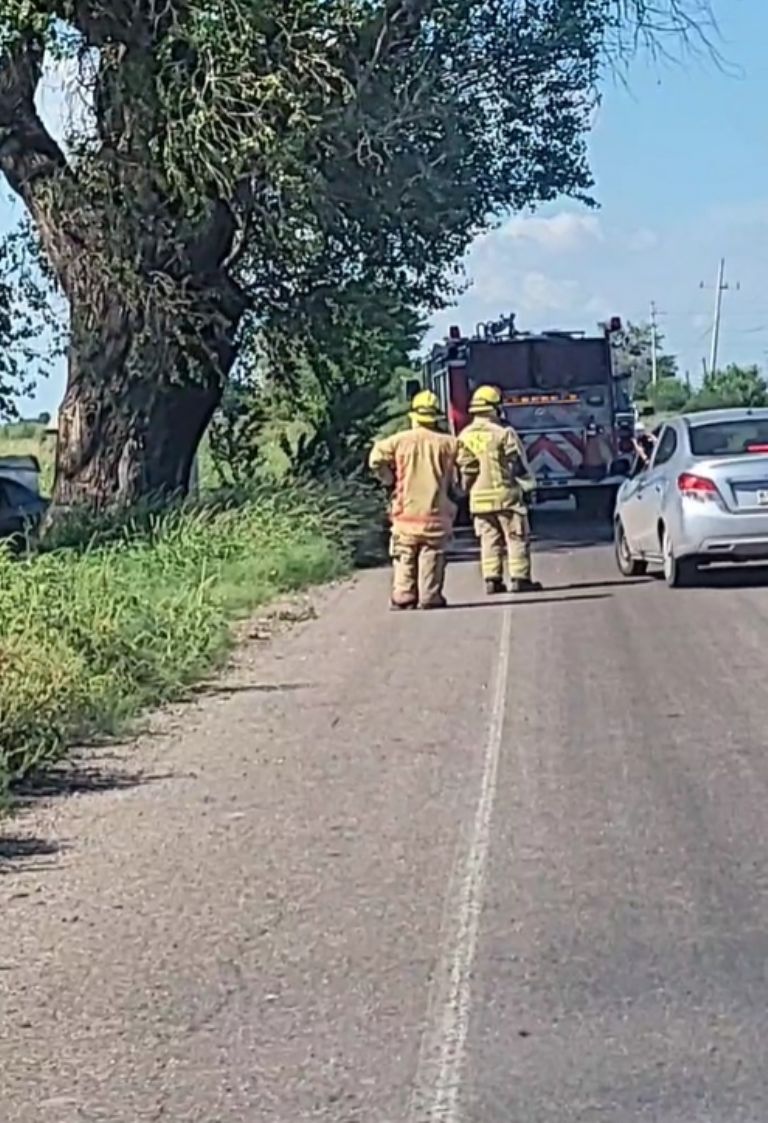 Bomberos acudieron al lugar 