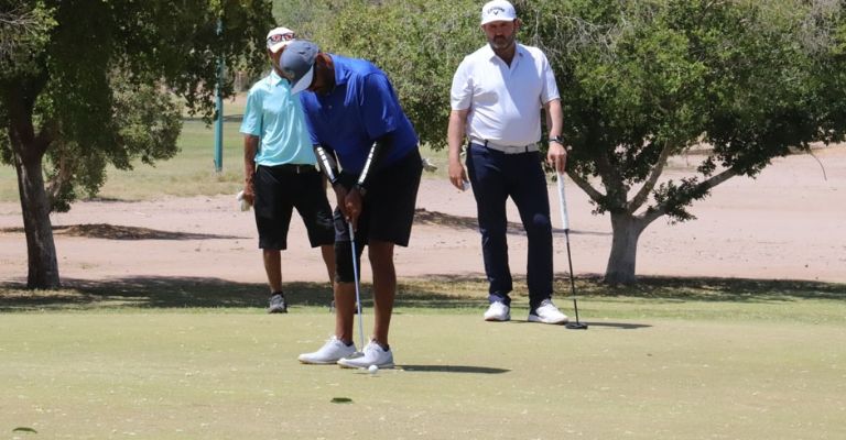 El torneo reunió a decenas de golfistas 