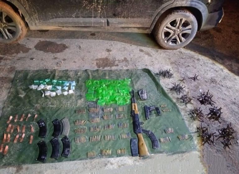 Detienen a dos sujetos en Caborca con narcóticos, armas y cartuchos