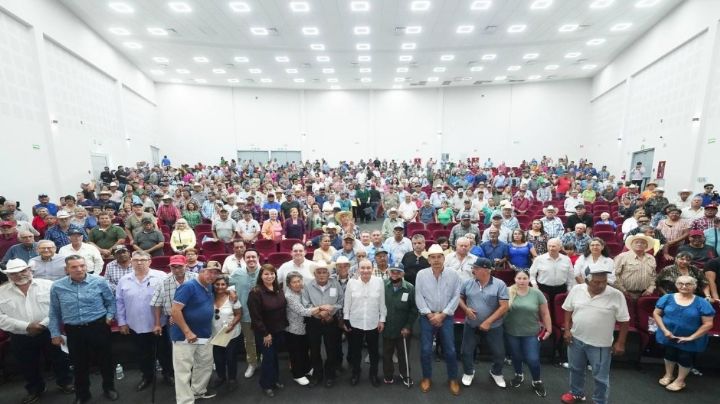 Alfonso Durazo entrega apoyos del programa Complemento Alimentario a tu Pensión