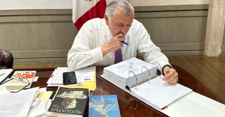 Adán Augusto López niega haber ocultado millonarios ingresos