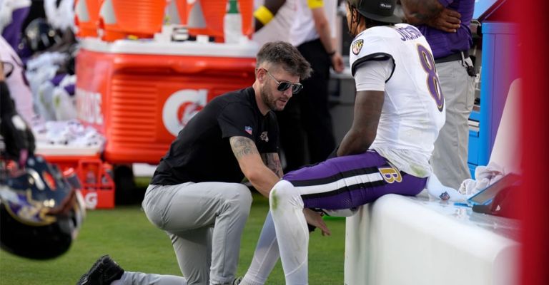 Lamar salió lesionado durante el encuentro