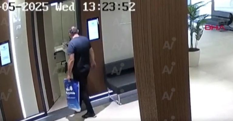 Atilla Ayintapli escondió la escopeta en una bolsa para entrar al centro de trabajo de su expareja