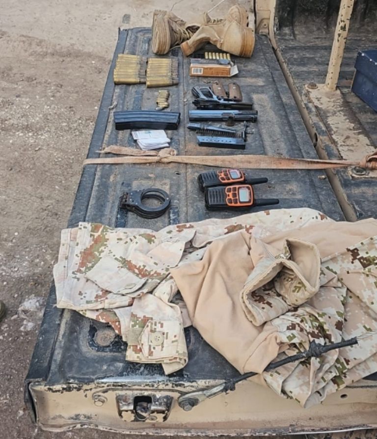 Los objetos decomisados durante el operativo de seguridad