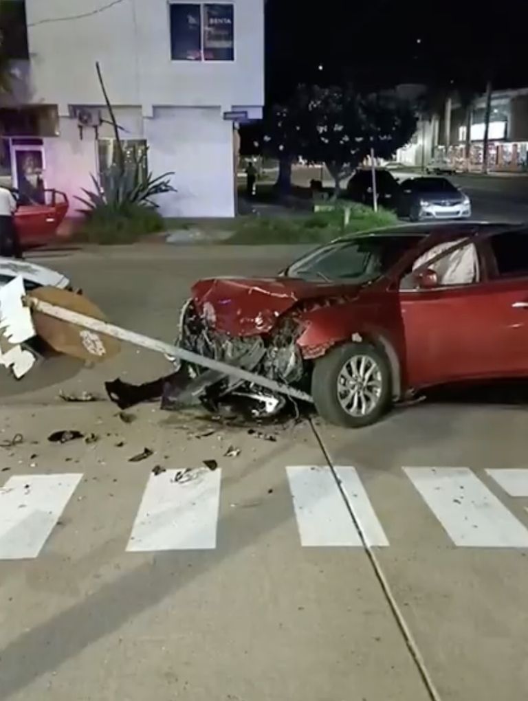 Autoridades se movilizaron tras el reporte del choque. Foto: Facebook