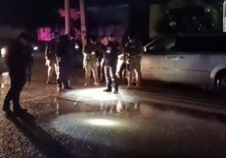 Varios casquillos percutidos fueron encontrados sobre la calle