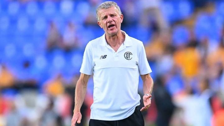 Entrenador del Toluca se encuentra estable; fue hospitalizado en pleno partido de Liga MX