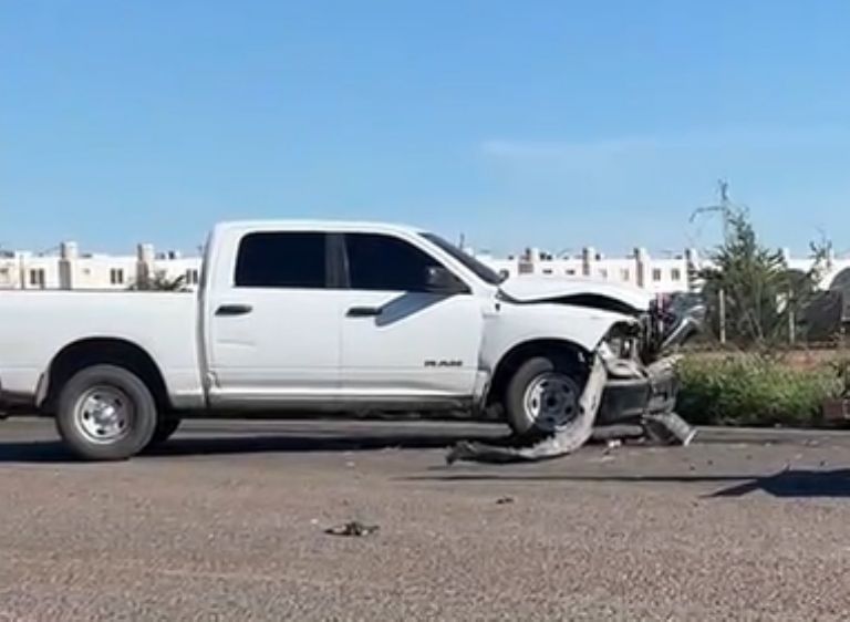 El vehículo de la AMIC sufrió daños en la parte frontal