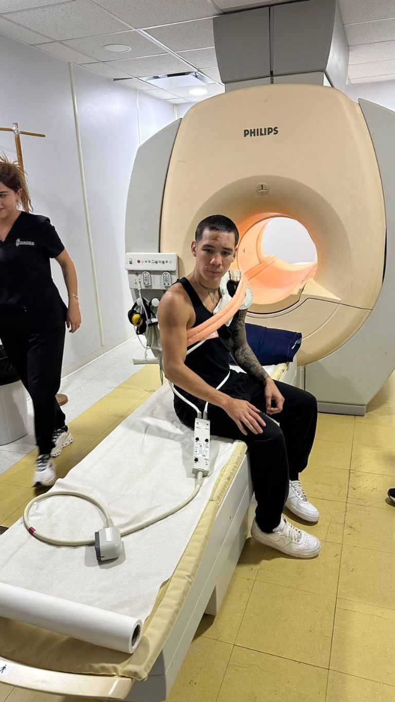 Lesión impide brillar al doble campeón mundial Oscar Valdez frente a toda su gente en Nogales