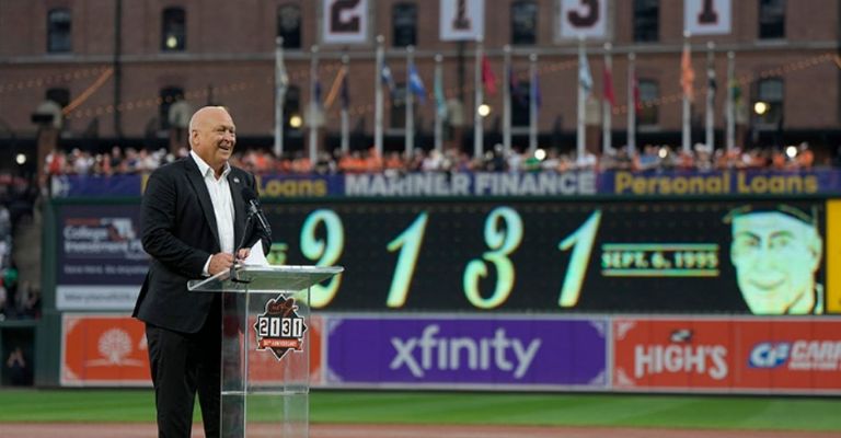 El exjugador fue reconocido por los Orioles