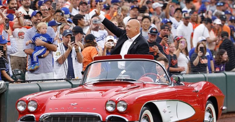 Ripken Jr. fue aclamado por los aficionados de Baltimore