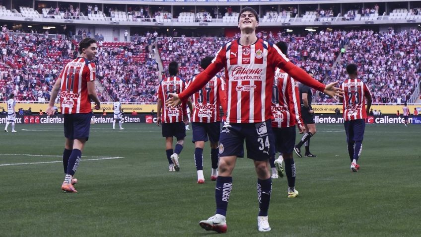 'Hormiga' González y Brian Gutiérrez comandan a las Chivas del Guadalajara en su triunfo ante el Pachuca
