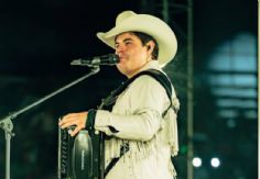 Foto ilustrativa de nota (VIDEO) Alfredo Olivas se aleja de los escenarios, pero promete volver renovado: ¿Cuándo será?