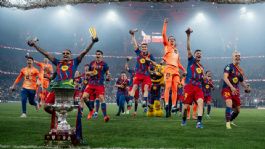Foto que representa a "Ganamos como equipo": Robert Lewandowski celebra el desempeño del Barcelona en la Supercopa de España