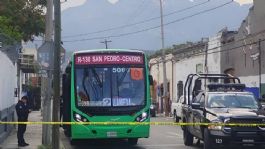 Foto que representa a Muere sujeto dentro de camión urbano en el Centro de Monterrey; autoridades investigan el caso