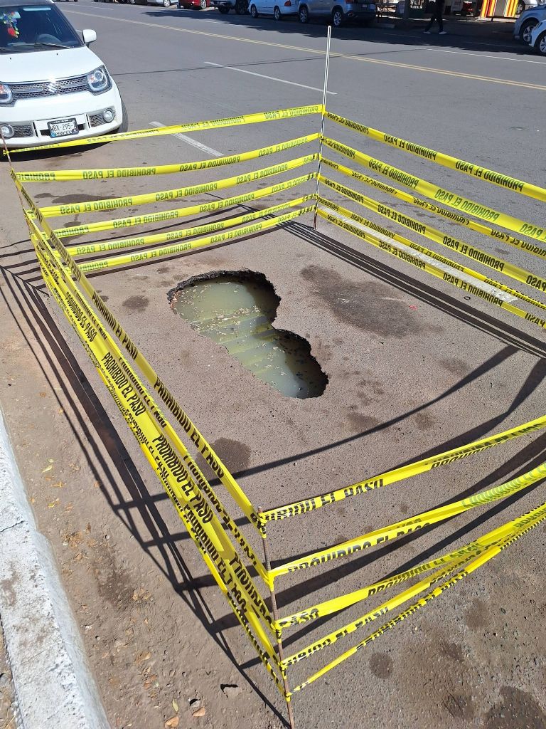 El hundimiento fue provocado por una presunta fuga de agua