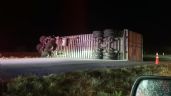 Foto ilustrativa de la nota titulada: Tráiler sufre volcadura en la carretera Guaymas - Hermosillo; el conductor resultó lesionado