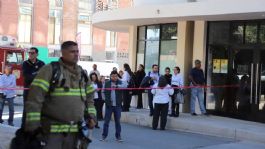 Foto que representa a Evacúan oficinas del Centro de Hermosillo por cortocircuito; una sombrilla provocó la falla