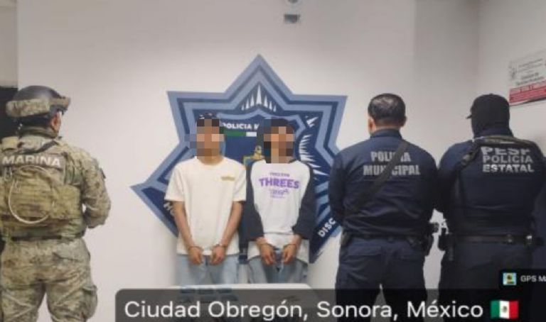 Un menor de edad y dos sujetos más son detenidos por portar droga y arma en Ciudad Obregón; son identificados