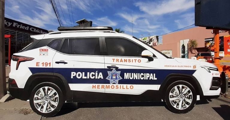Elementos policiacos y cuerpos de auxilio se presentaron en el lugar de los hecho.