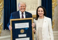 Foto ilustrativa de nota "Es un gran honor": Corina Machado le regala su Nobel de la Paz a Trump durante encuentro