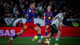 Foto que representa a El Barcelona sufre pero avanza en la Copa del Rey 2026 tras vencer a Racing de Santander