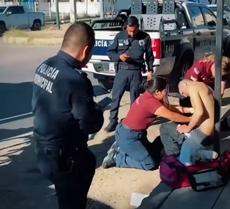 La víctima fue atendida por paramédicos en el lugar