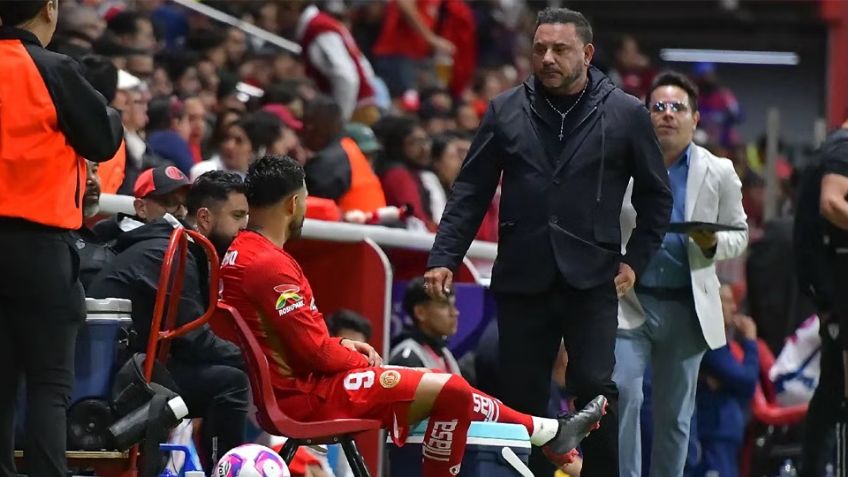Antonio Mohamed explica como sucedió la lesión de Alexis Vega con el Toluca: "Se le trabó la rodilla"
