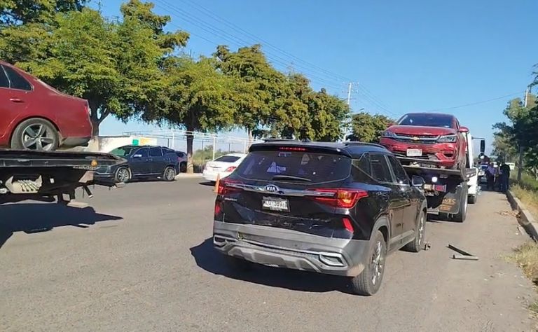 Las unidades implicadas fueron remolcadas por autoridades