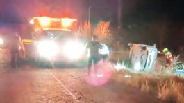 Foto que representa a Son de Ciudad Obregón: Vuelca auto con tres personas a bordo en carretera Navojoa - Álamos