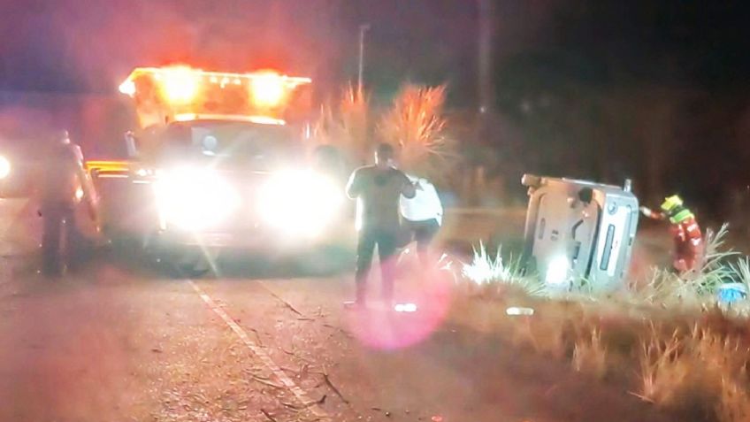 Son de Ciudad Obregón: Vuelca auto con tres personas a bordo en carretera Navojoa - Álamos
