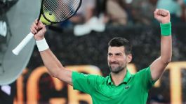 Foto que representa a Histórica jornada de Djokovic; iguala dos récords al ganar su partido 100 en Australia