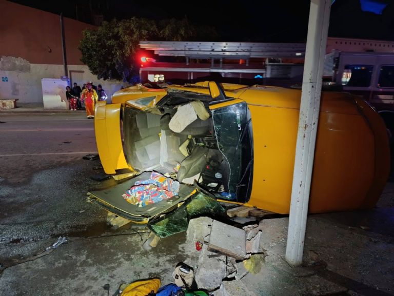 Los tripulantes del Mustang fueron sacados por el techo de la unidad