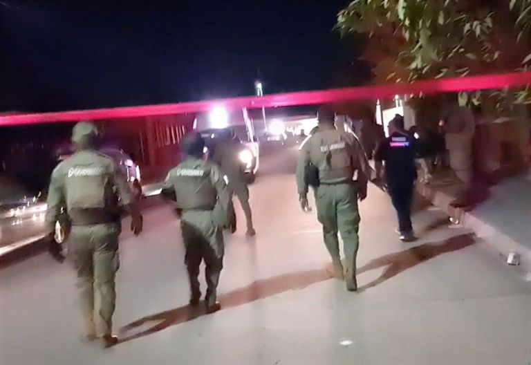 Militares y policías estuvieron presentes en el lugar de los hechos