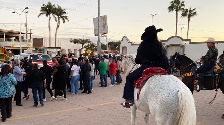 Con una emotiva cabalgata, Bácum rinde homenaje a su presidente municipal, Serge Enríquez Tolano
